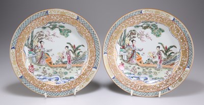 Lot 190 - A PAIR OF FAMILLE ROSE PLATES