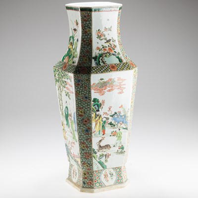 Lot 232 - A CHINESE FAMILLE VERTE VASE