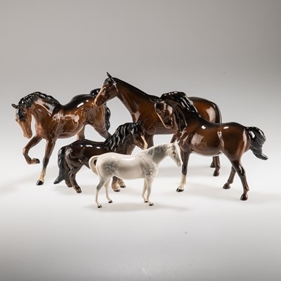 Lot 76 - A GROUP OF BESWICK AND ROYAL DOULTON EQUINE MODELS