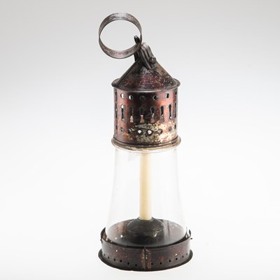 Lot 391 - A VICTORIAN TOLEWARE AND GLASS LANTERN