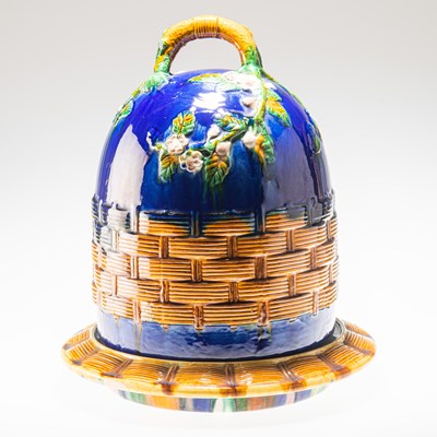 Lot 88 - A MINTON STYLE MAJOLICA CHEESE DOME