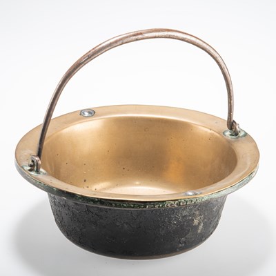Lot 61 - A SMALL 18TH CENTURY BRASS AND IRON PAN