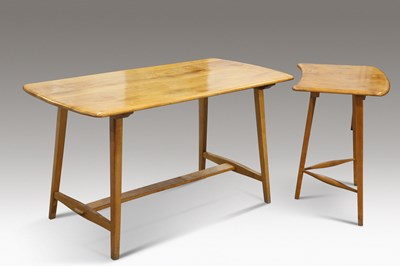 Lot 487 - A 1950S ERCOL DINING TABLE AND EXTENDER