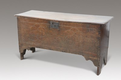 Lot 468 - A LATE 17TH CENTURY OAK SIX-PLANK CHEST