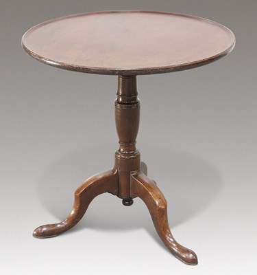 Lot 470 - A GEORGE III MAHOGANY TRIPOD TABLE