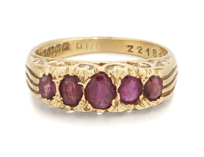 Lot 1455 - AN 18 CARAT GOLD RUBY RING