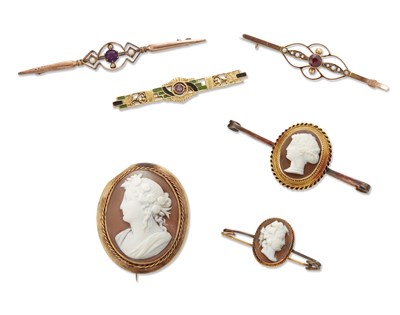 Lot 1642 - A GROUP OF VICTORIAN AND LATER BROOCHES