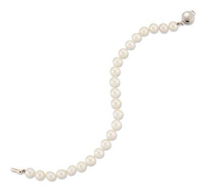 Lot 1546 - A CULTURED PEARL BRACELET