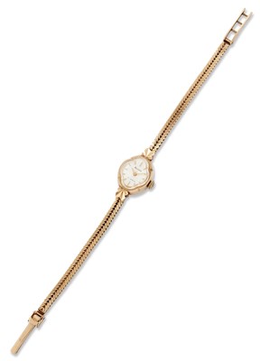 Lot 1376 - A 9 CARAT GOLD ACCURIST BRACELET WATCH