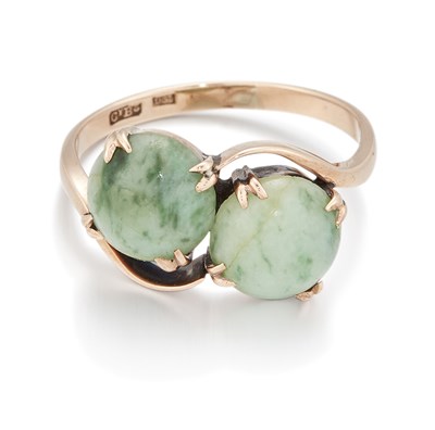 Lot 1649 - A LATE 19TH / EARLY 20TH CENTURY JADE CROSSOVER RING