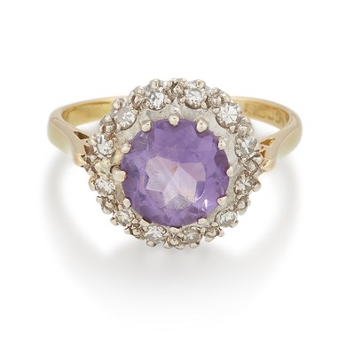 Lot 1570 - AN 18 CARAT GOLD AMETHYST AND DIAMOND CLUSTER RING