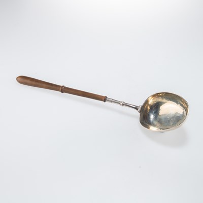 Lot 1077 - A WILLIAM III IRISH SILVER BASTING SPOON