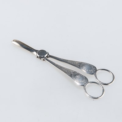 Lot 1288 - A PAIR OF VICTORIAN SILVER GRAPE SCISSORS