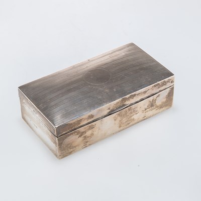 Lot 1214 - A GEORGE V SILVER CIGARETTE BOX