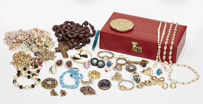 Lot 1602 - A GROUP OF JEWELLERY AND COSTUME JEWELLERY