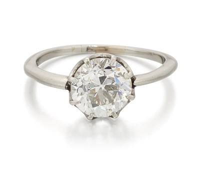 Lot 2132 - A SOLITAIRE OLD-CUT DIAMOND RING