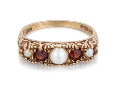 Lot 1423 - A 9 CARAT GOLD SPLIT PEARL AND GARNET RING