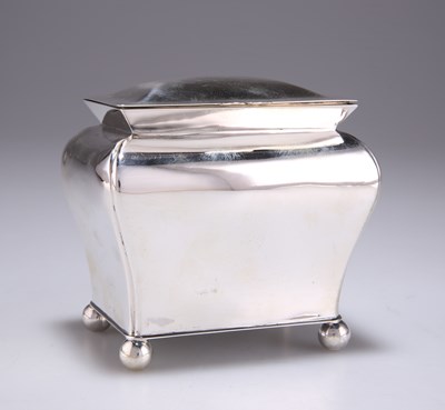 Lot 1290 - A VICTORIAN SILVER TEA CADDY