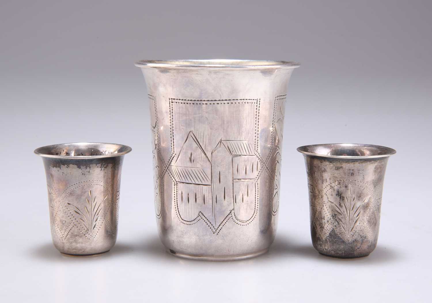 Lot 1031 - A RUSSIAN SILVER BEAKER AND A PAIR OF RUSSIAN SILVER TOTS