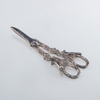 Lot 1127 - A PAIR OF ELIZABETH II SILVER GRAPE SCISSORS