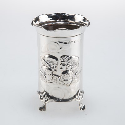 Lot 1187 - AN EDWARDIAN SILVER VASE