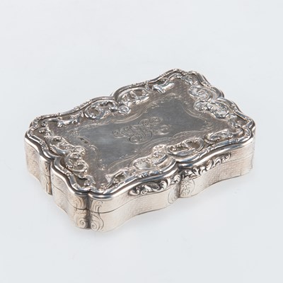 Lot 1238 - A VICTORIAN SILVER SNUFF BOX