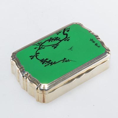 Lot 1209 - AN ART DECO CHINOISERIE SILVER-GILT AND ENAMEL BOX