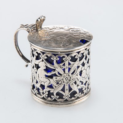 Lot 1232 - A VICTORIAN SILVER MUSTARD POT