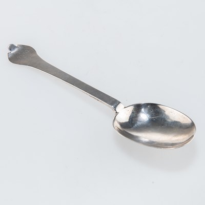 Lot 1365 - A WILLIAM III SILVER TREFID SPOON