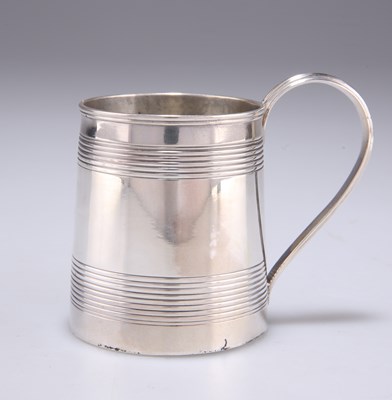 Lot 1327 - A GEORGE III SILVER MUG