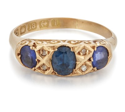 Lot 1669 - AN EDWARDIAN 18 CARAT GOLD SAPPHIRE, BLUE SPINEL AND DIAMOND RING