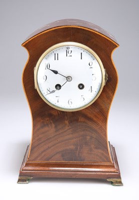 Lot 332 - AN EDWARDIAN MAHOGANY MANTEL CLOCK