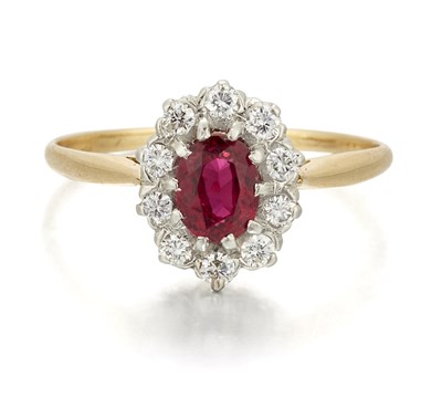 Lot 1524 - A RUBY AND DIAMOND CLUSTER RING