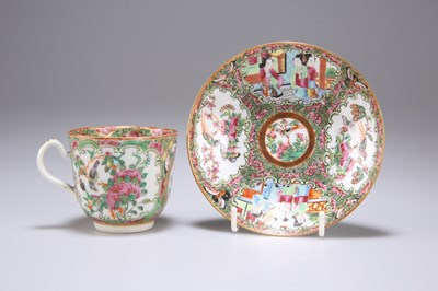 Lot 612 - A 19TH CENTURY CHINESE FAMILLE ROSE CUP AND SAUCER