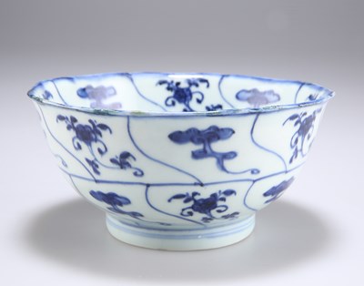 Lot 177 - A CHINESE BLUE AND WHITE BOWL, PROBABLY 17TH CENTURY