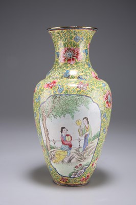 Lot 161 - A CANTONESE ENAMEL VASE, 18TH/19TH CENTURY