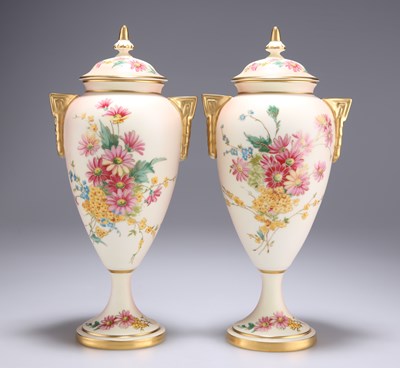 Lot 125 - A PAIR OF ROYAL WORCESTER LIMITED EDITION BLUSH IVORY VASES AND COVERS