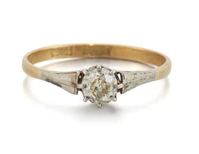 Lot 2332 - A SOLITAIRE OLD-CUT DIAMOND RING