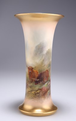 Lot 129 - A ROYAL WORCESTER VASE