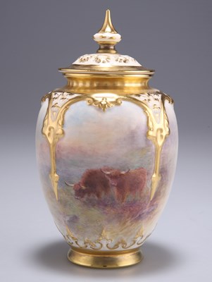 Lot 126 - A ROYAL WORCESTER POT POURRI VASE AND COVER