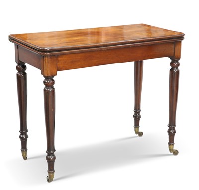 Lot 348 - WILLIAMS & GIBTON, AN IRISH MAHOGANY FOLDOVER GAMES TABLE, CIRCA 1830