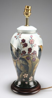 Lot 120 - A MOORCROFT 'BRAMBLE' PATTERN TABLE LAMP