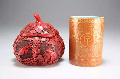 Lot 191 - A CHINESE CINNABAR LACQUER BOX AND A CHINESE PORCELAIN BRUSH POT