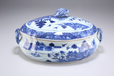 Lot 164 - AN 18TH CENTURY CHINESE BLUE AND WHITE TUREEN AND COVER