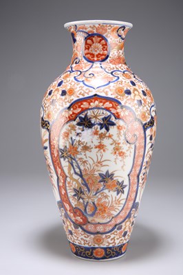 Lot 589 - A 19TH CENTURY JAPANESE IMARI VASE