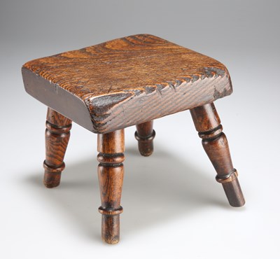 Lot 431 - AN OAK AND ELM SMALL CANDLE STOOL, 18TH/19TH CENTURY