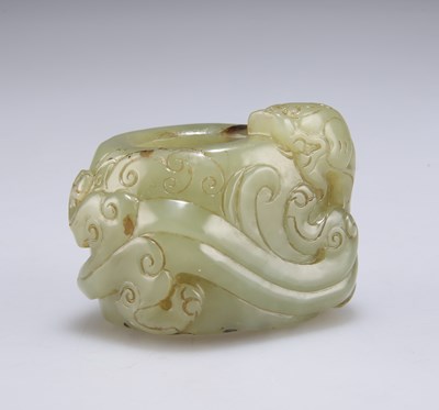 Lot 190 - A CHINESE JADE THUMB RING