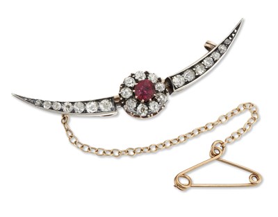 Lot 2032 - A LATE 19TH / EARLY 20TH CENTURY RUBY AND DIAMOND CRESCENT CLUSTER BROOCH