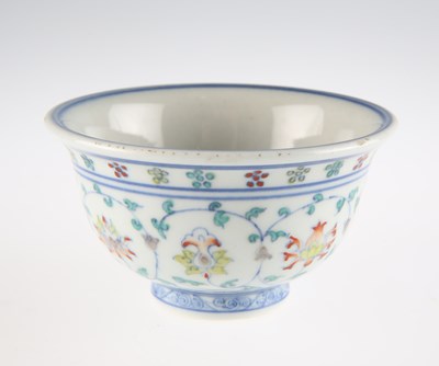 Lot 3139 - A CHINESE PORCELAIN DOUCAI TEA BOWL