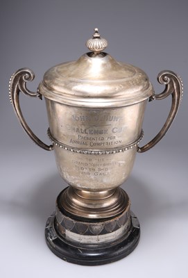 Lot 1363 - A GEORGE V LARGE SILVER TROPHY CUP AND COVER